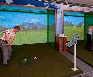 Auf den Indoor-Golf-Simulatoren in Pertisau kann man auch den nahe liegenden GC Achensee virtuell spielen.