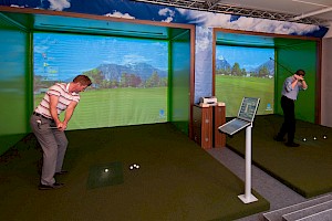 Auf diesen Indoor-Golf-Simulatoren in Pertisau kann man auch den nahe liegenden GC Achensee virtuell spielen.